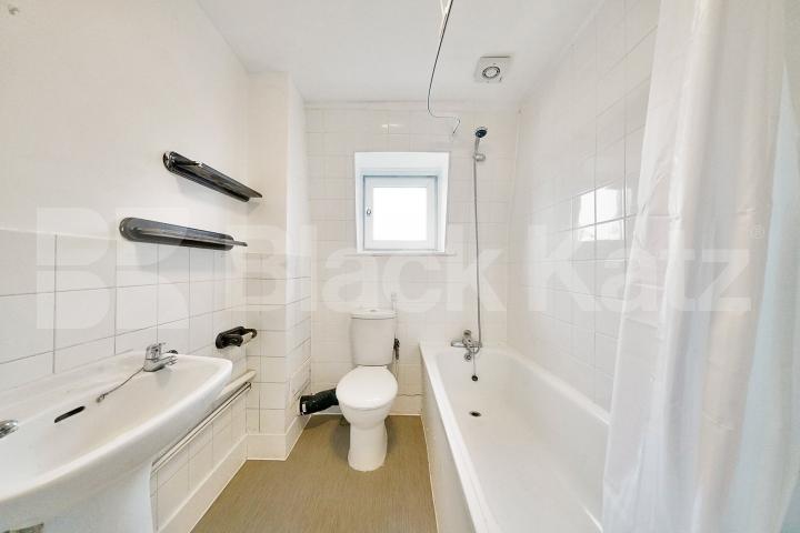 Split level conversion offering 528 Sq. Ft of living & entertaining space  Ashurst Gardens, Tulse Hill / Brixton